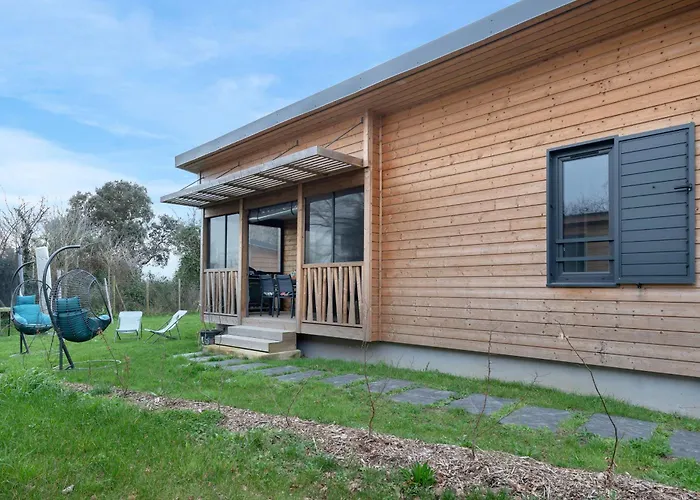 Chalet Piscine - à - 3 *